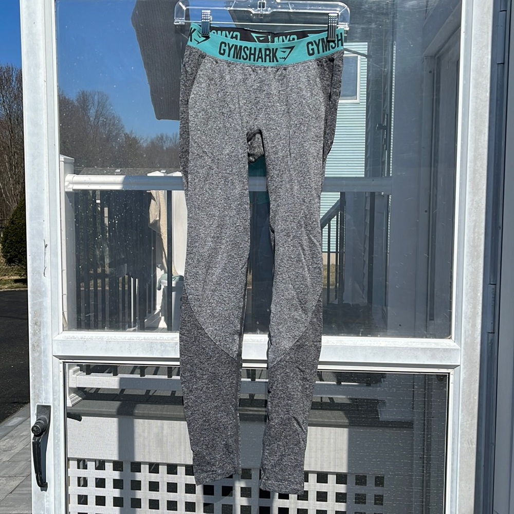 Classic gym shark leggings